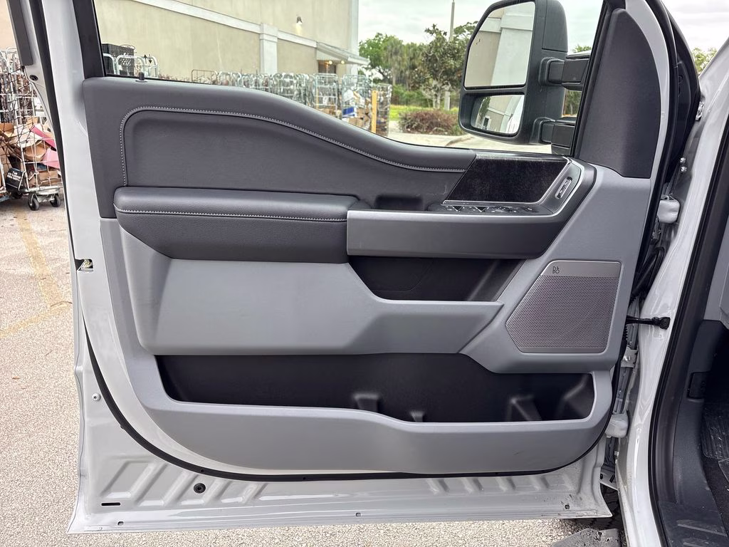 2026 Avalanche Ford Super Duty F-250 SRW XLT 4X4 Truck