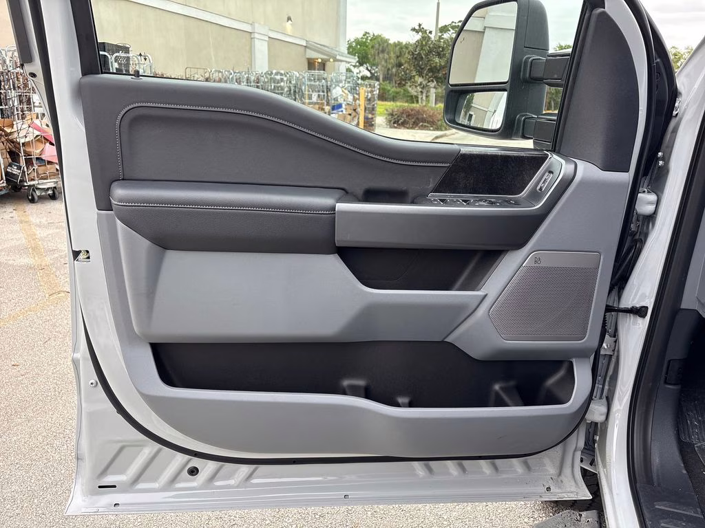 2026 Avalanche Ford Super Duty F-250 SRW XLT 4X4 Truck