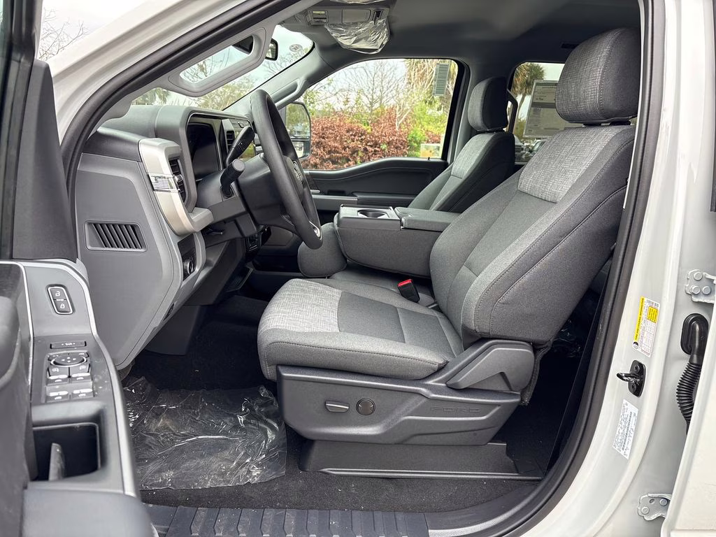 2026 Avalanche Ford Super Duty F-250 SRW XLT 4X4 Truck