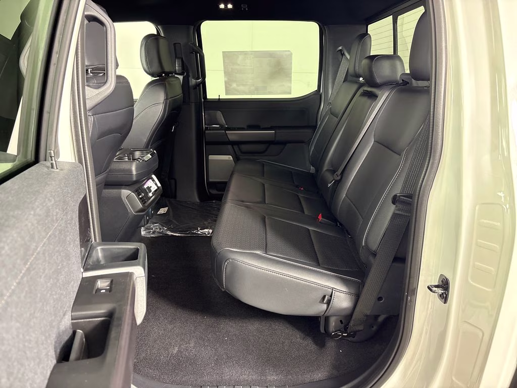 2026 White Ford F-150 Lariat 4X4 Truck