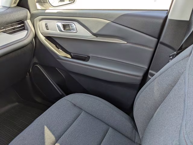 2026 Star White Metallic Tri-Coat Ford Explorer Active RWD SUV