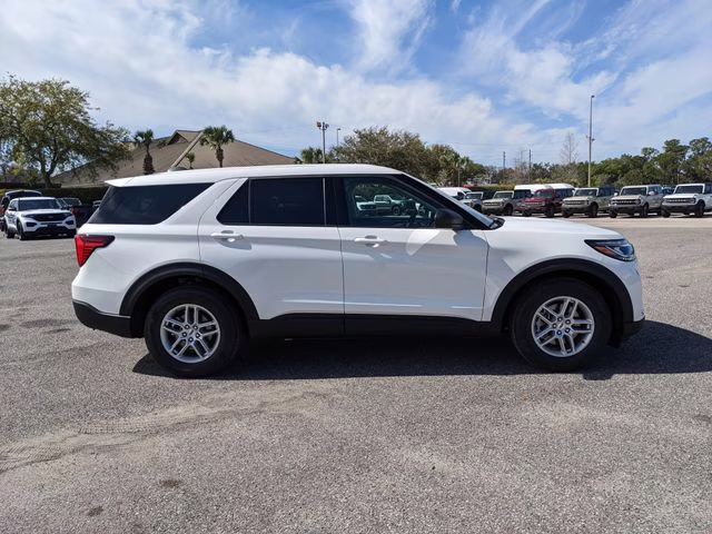 2026 Star White Metallic Tri-Coat Ford Explorer Active RWD SUV