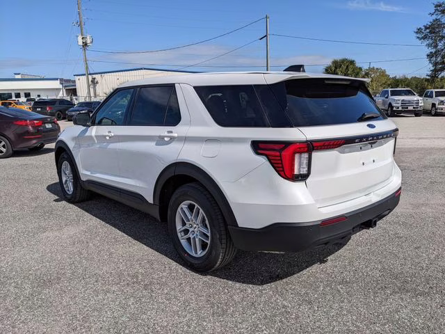 2026 Star White Metallic Tri-Coat Ford Explorer Active RWD SUV