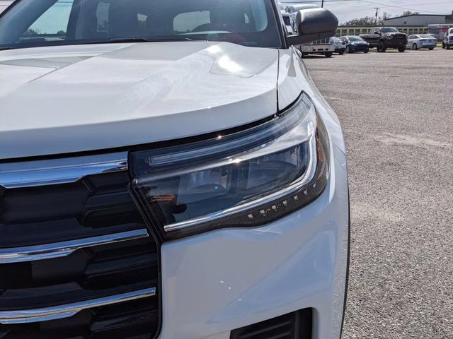 2026 Star White Metallic Tri-Coat Ford Explorer Active RWD SUV