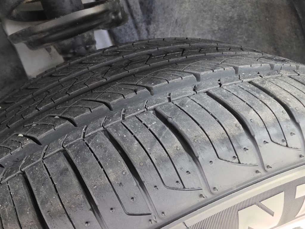 2024 Bright White Clearcoat Jeep Compass Latitude 4X4 SUV