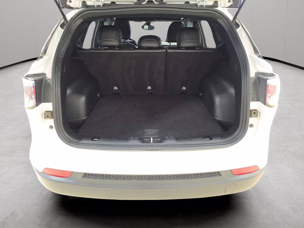 2024 Bright White Clearcoat Jeep Compass Latitude 4X4 SUV