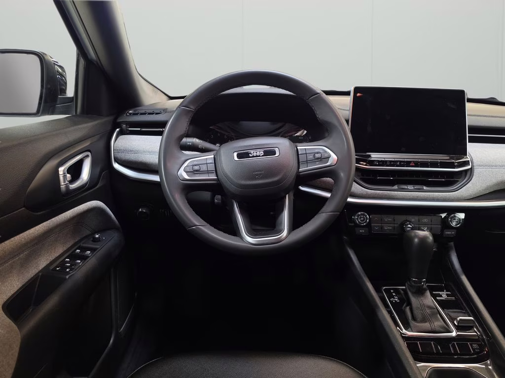 2024 Bright White Clearcoat Jeep Compass Latitude 4X4 SUV