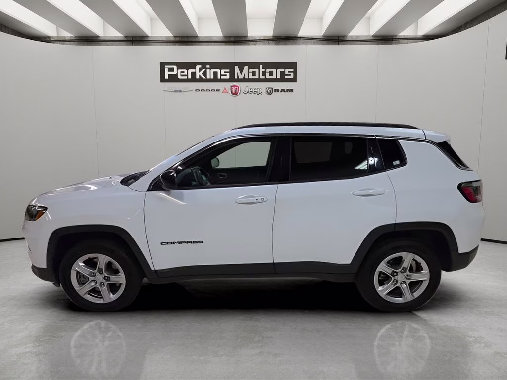 2024 Bright White Clearcoat Jeep Compass Latitude 4X4 SUV