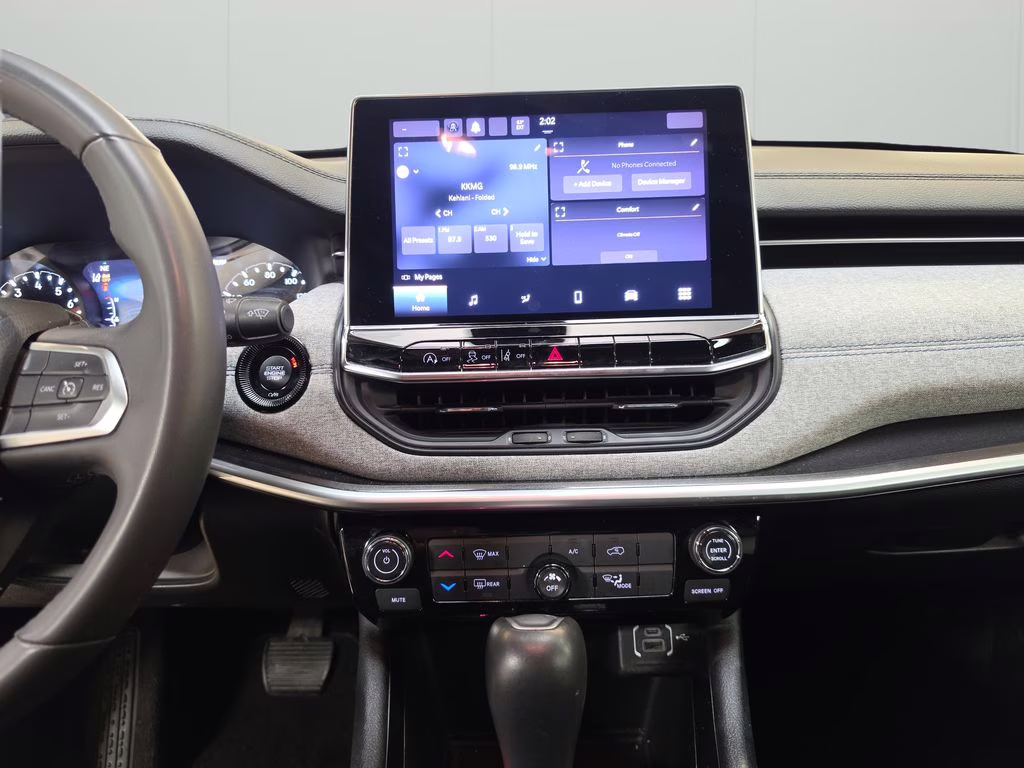 2024 Bright White Clearcoat Jeep Compass Latitude 4X4 SUV