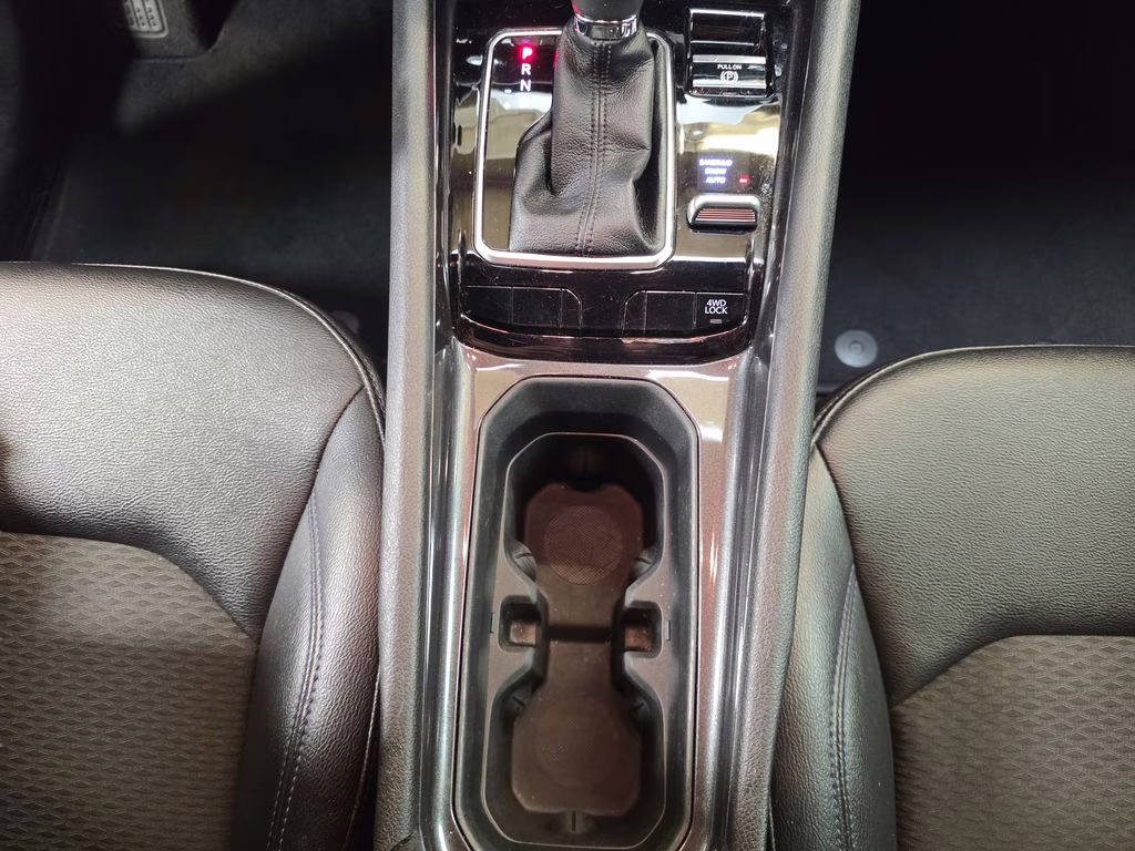 2024 Bright White Clearcoat Jeep Compass Latitude 4X4 SUV