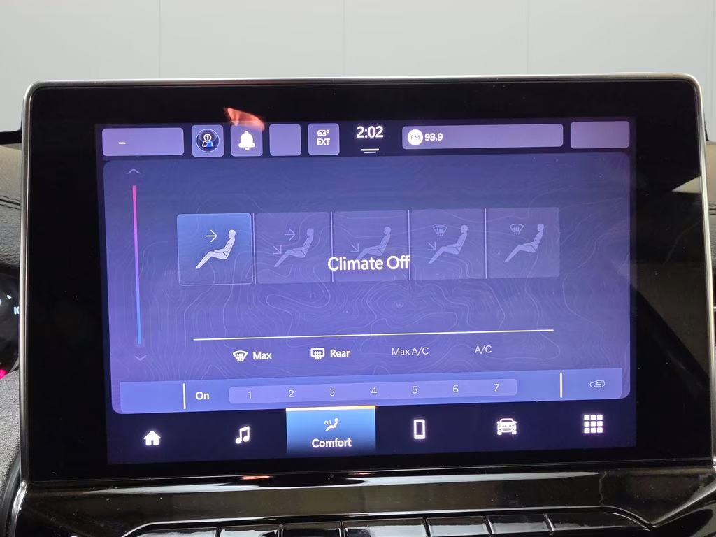 2024 Bright White Clearcoat Jeep Compass Latitude 4X4 SUV