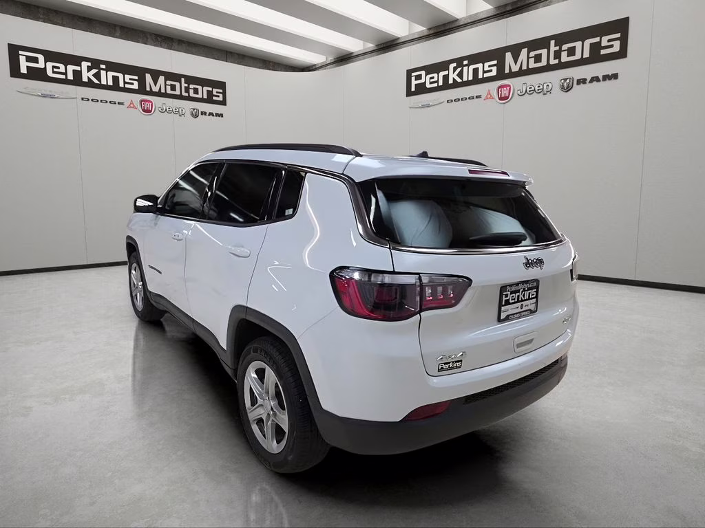 2024 Bright White Clearcoat Jeep Compass Latitude 4X4 SUV