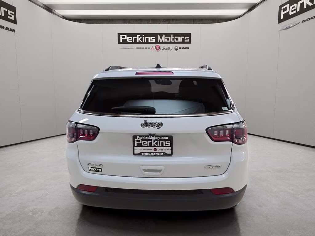 2024 Bright White Clearcoat Jeep Compass Latitude 4X4 SUV