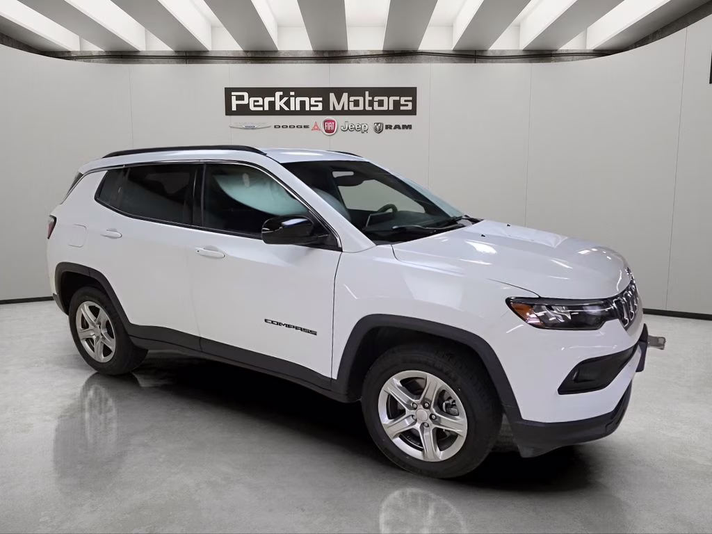 2024 Bright White Clearcoat Jeep Compass Latitude 4X4 SUV