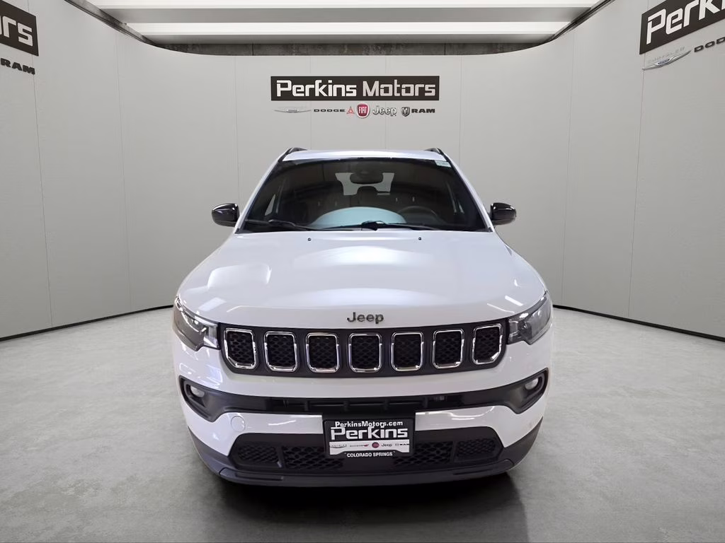 2024 Bright White Clearcoat Jeep Compass Latitude 4X4 SUV