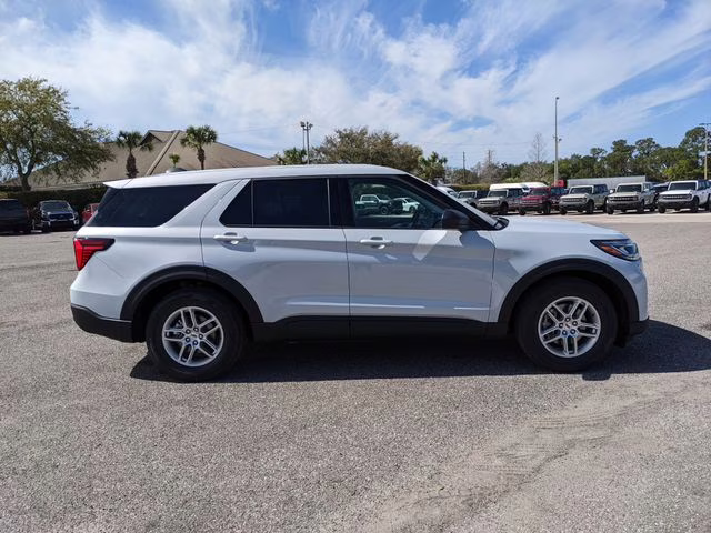 2026 Space White Metallic Ford Explorer Active RWD SUV
