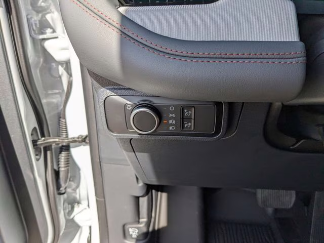 2026 Space White Metallic Ford Explorer Active RWD SUV