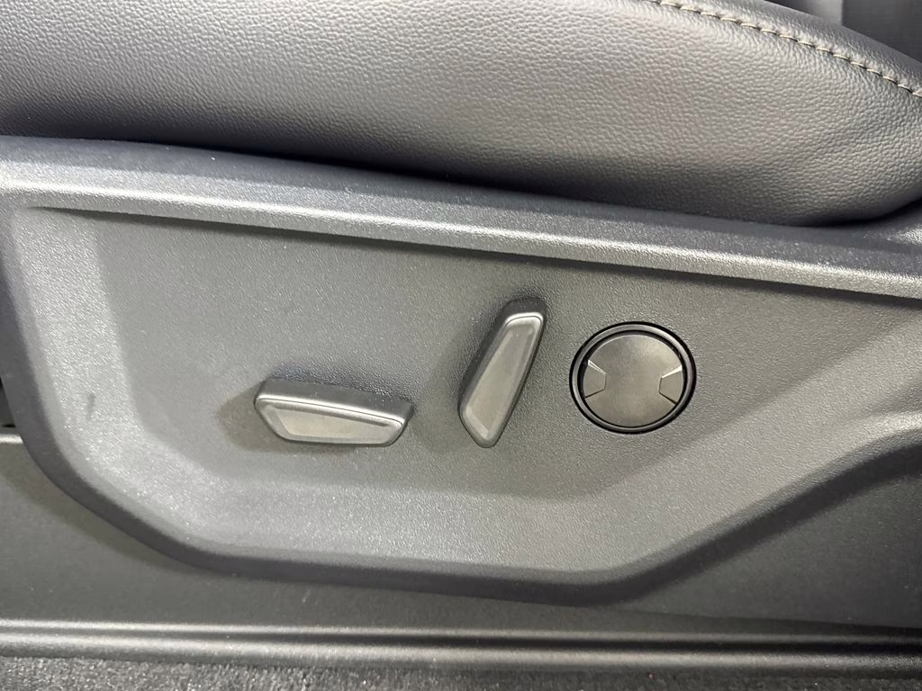 2026 Avalanche Ford Super Duty F-250 SRW Lariat 4X4 Truck