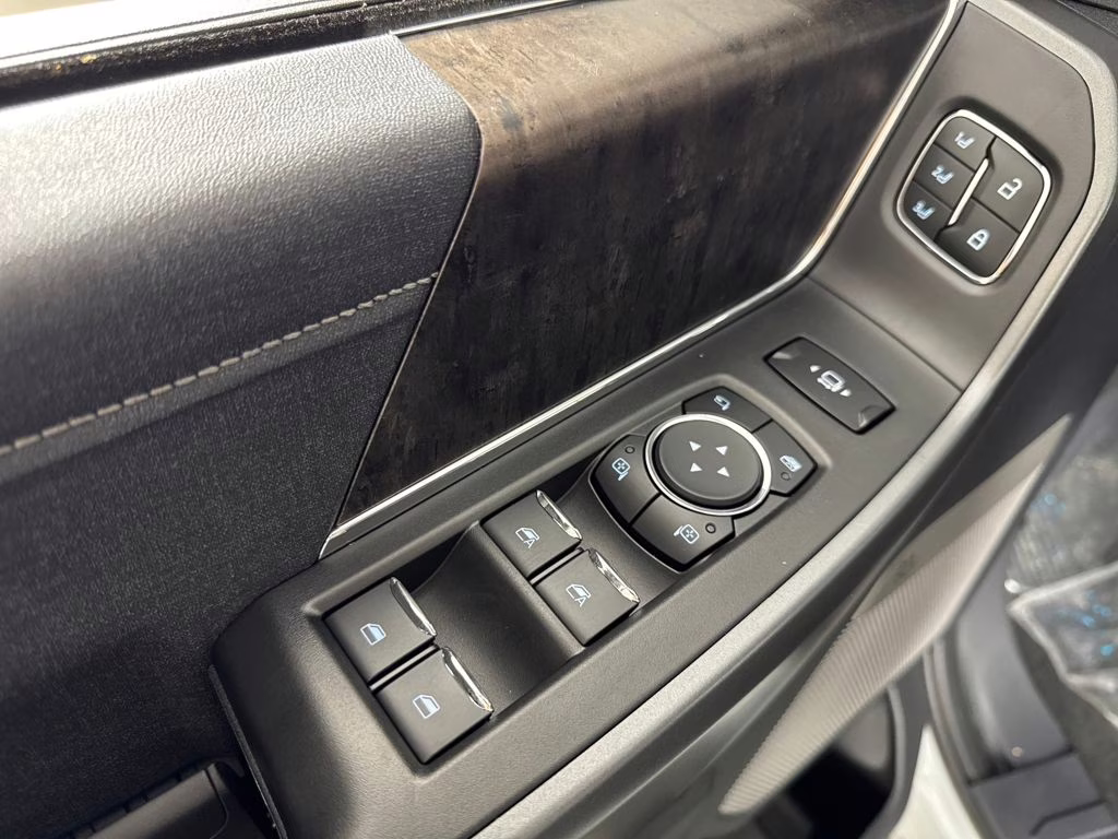 2026 Avalanche Ford Super Duty F-250 SRW Lariat 4X4 Truck