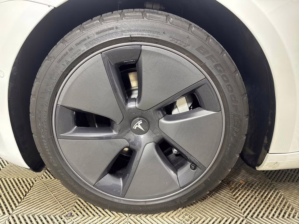 2021 Pearl White Multi-Coat Tesla Model 3 Standard Range Plus RWD Sedan