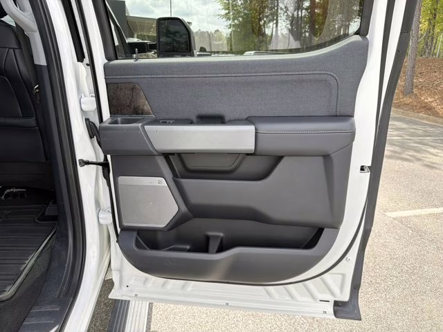 2023 White Metallic Ford Super Duty F-250 SRW LARIAT 4X4 Truck