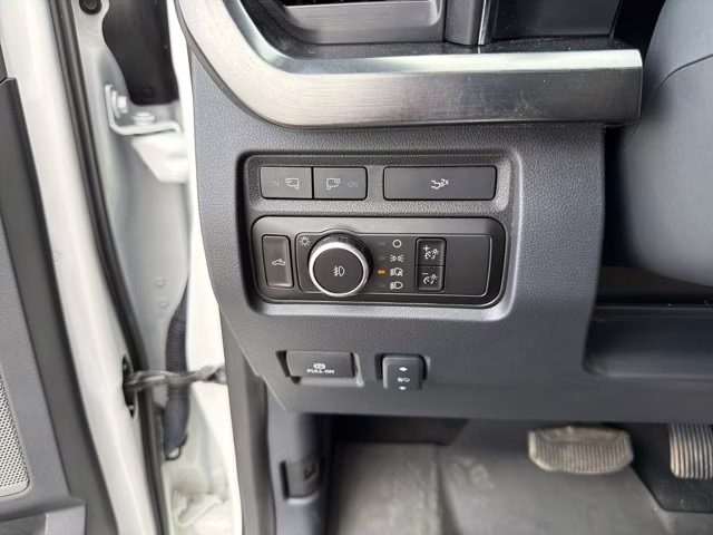 2023 White Metallic Ford Super Duty F-250 SRW LARIAT 4X4 Truck