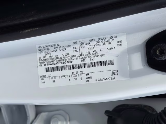 2023 White Metallic Ford Super Duty F-250 SRW LARIAT 4X4 Truck