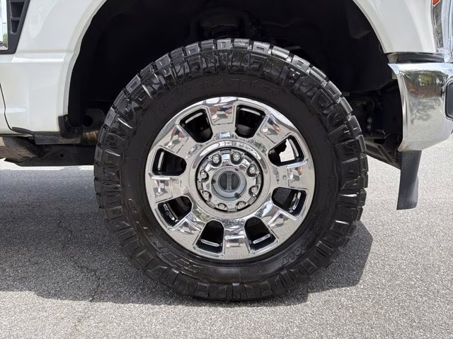 2023 White Metallic Ford Super Duty F-250 SRW LARIAT 4X4 Truck