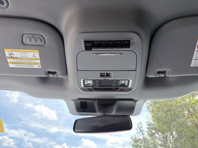 2023 White Metallic Ford Super Duty F-250 SRW LARIAT 4X4 Truck