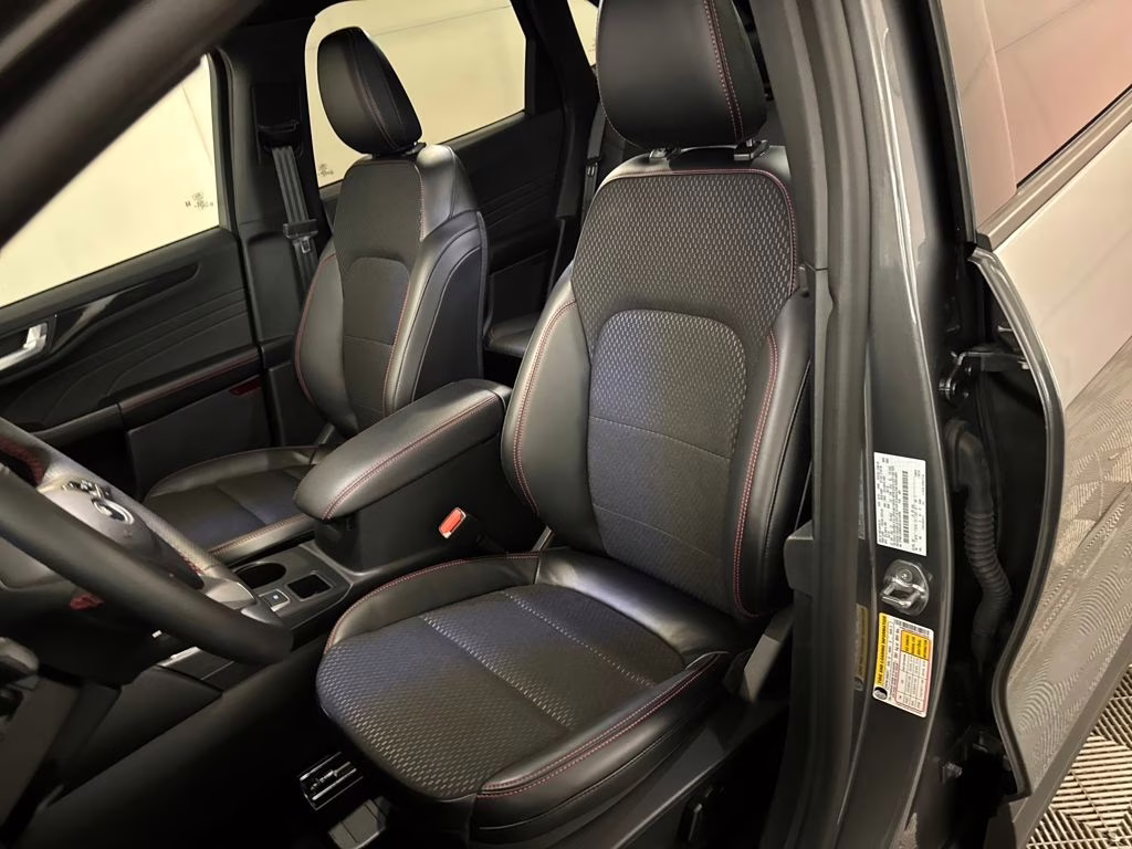 2025 Gray Metallic Ford Escape ST-Line FWD SUV