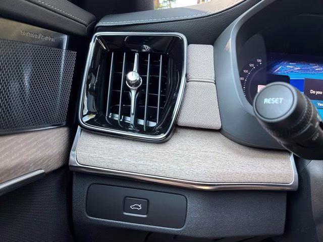 2026 Vapour Grey Volvo XC90 B6 Plus 7-Seater AWD SUV