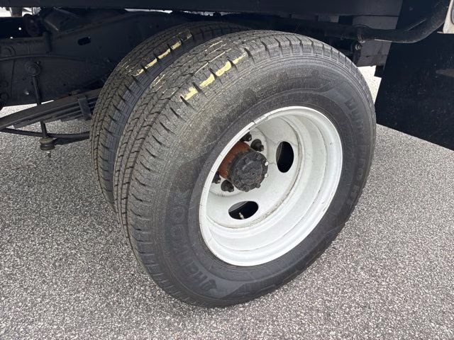 2026 Oxford White Ford E-450SD Base RWD Cutaway