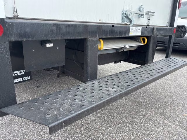 2026 Oxford White Ford E-450SD Base RWD Cutaway