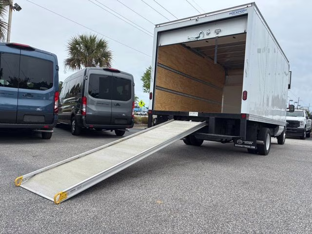 2026 Oxford White Ford E-450SD Base RWD Cutaway