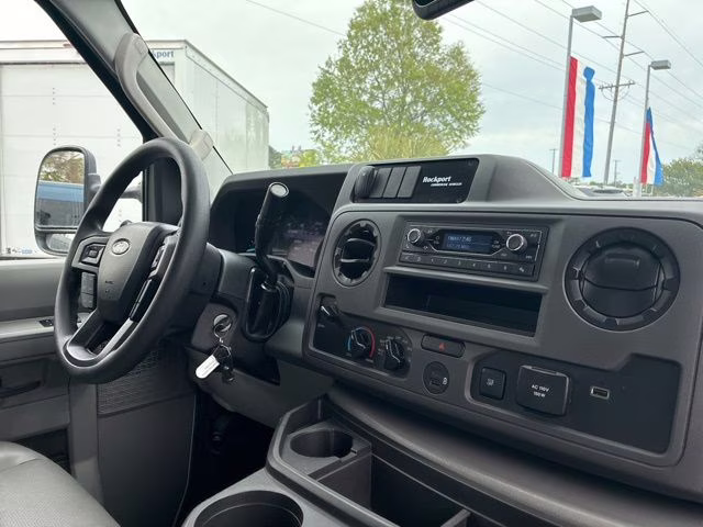 2026 Oxford White Ford E-450SD Base RWD Cutaway