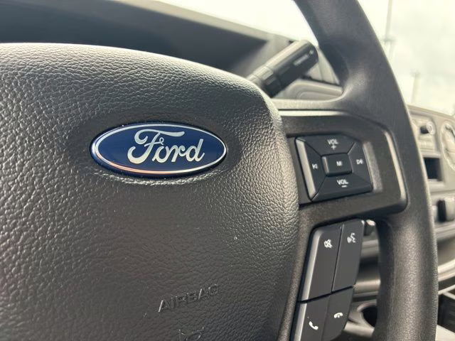 2026 Oxford White Ford E-450SD Base RWD Cutaway