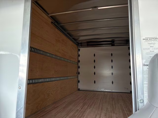 2026 Oxford White Ford E-450SD Base RWD Cutaway