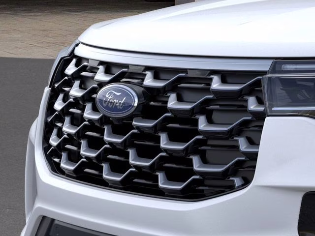 2026 Star White Metallic Tri-Coat Ford Explorer Platinum 4X4 SUV
