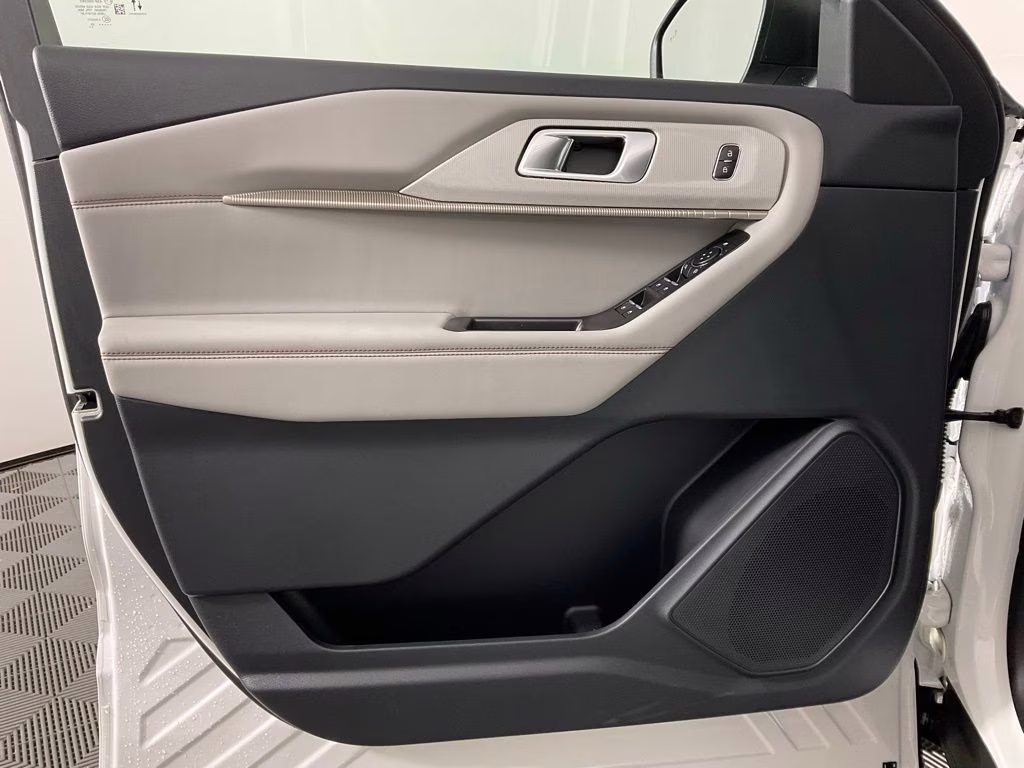 2026 White Ford Explorer Active RWD SUV