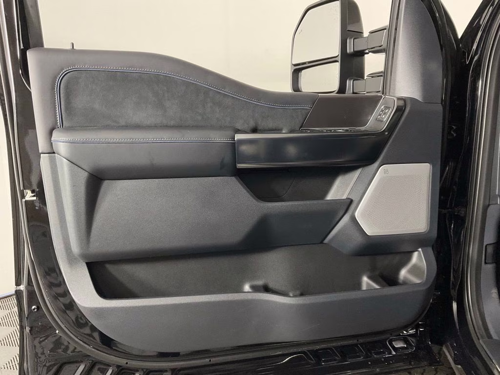 2026 Black Ford Super Duty F-250 SRW Platinum 4X4 Truck