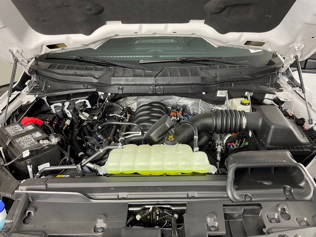 2026 Oxford White Ford F-150 XLT 4X4 Truck