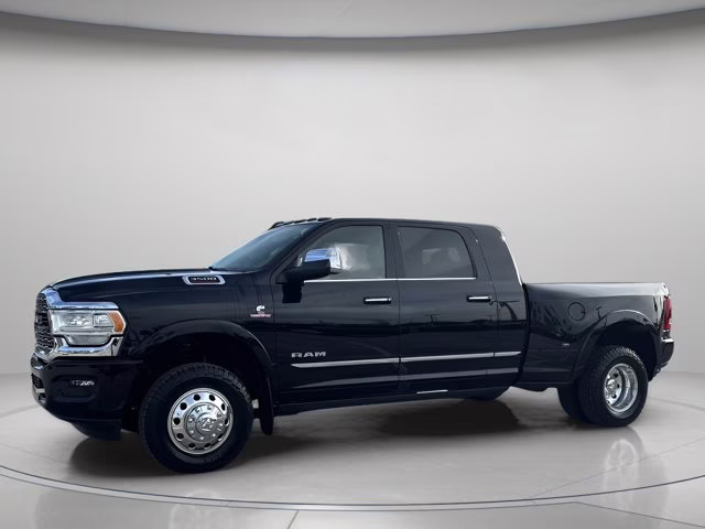 2022 Diamond Black Crystal Pearlcoat Ram 3500 Limited 4X4 Truck