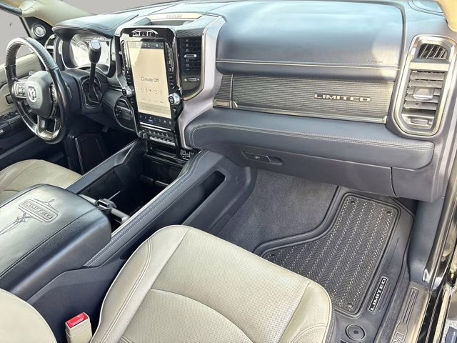 2022 Diamond Black Crystal Pearlcoat Ram 3500 Limited 4X4 Truck