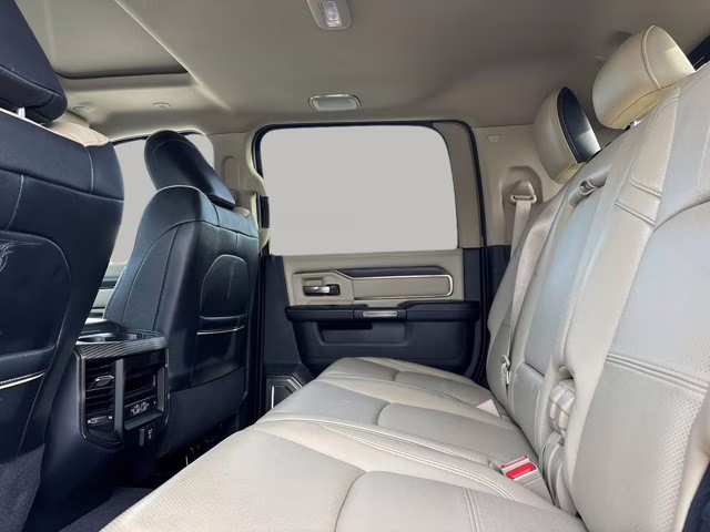 2022 Diamond Black Crystal Pearlcoat Ram 3500 Limited 4X4 Truck