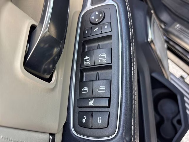 2022 Diamond Black Crystal Pearlcoat Ram 3500 Limited 4X4 Truck