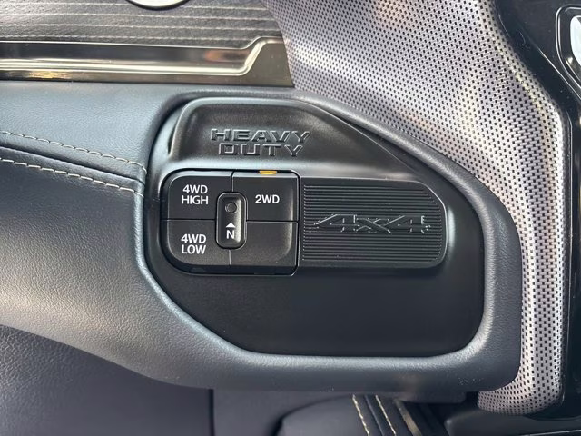 2022 Diamond Black Crystal Pearlcoat Ram 3500 Limited 4X4 Truck