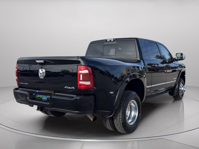 2022 Diamond Black Crystal Pearlcoat Ram 3500 Limited 4X4 Truck