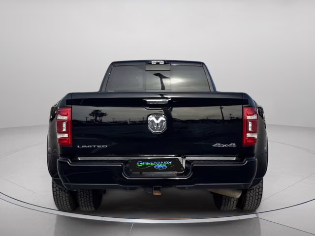 2022 Diamond Black Crystal Pearlcoat Ram 3500 Limited 4X4 Truck