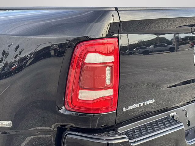 2022 Diamond Black Crystal Pearlcoat Ram 3500 Limited 4X4 Truck