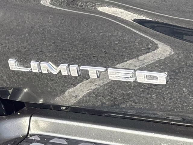 2022 Diamond Black Crystal Pearlcoat Ram 3500 Limited 4X4 Truck